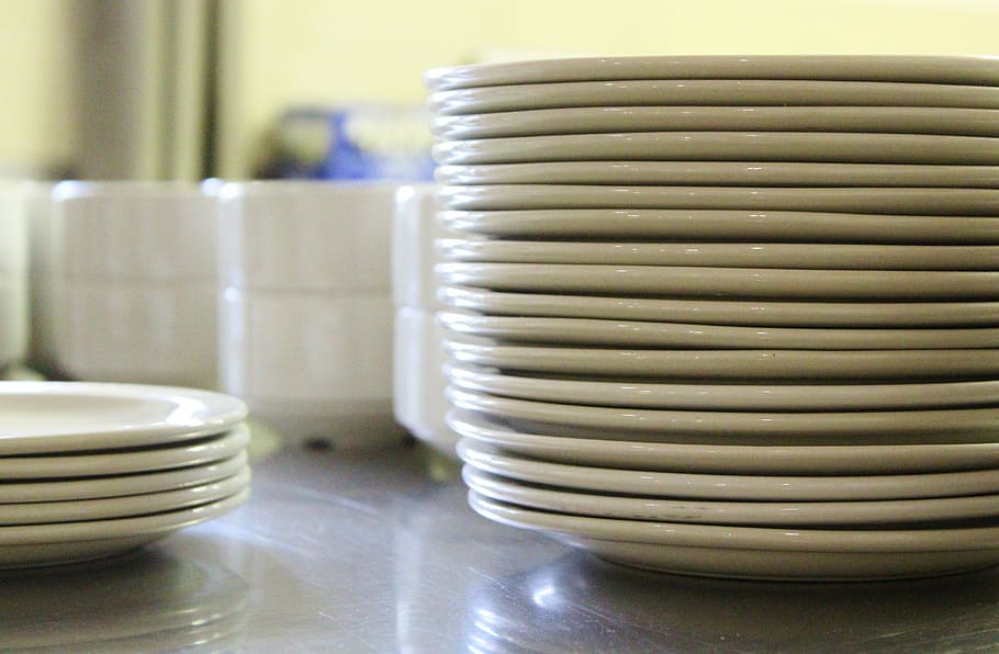 plate, tableware, kitchen, service, stack, indoors, crockery HD wallpaper