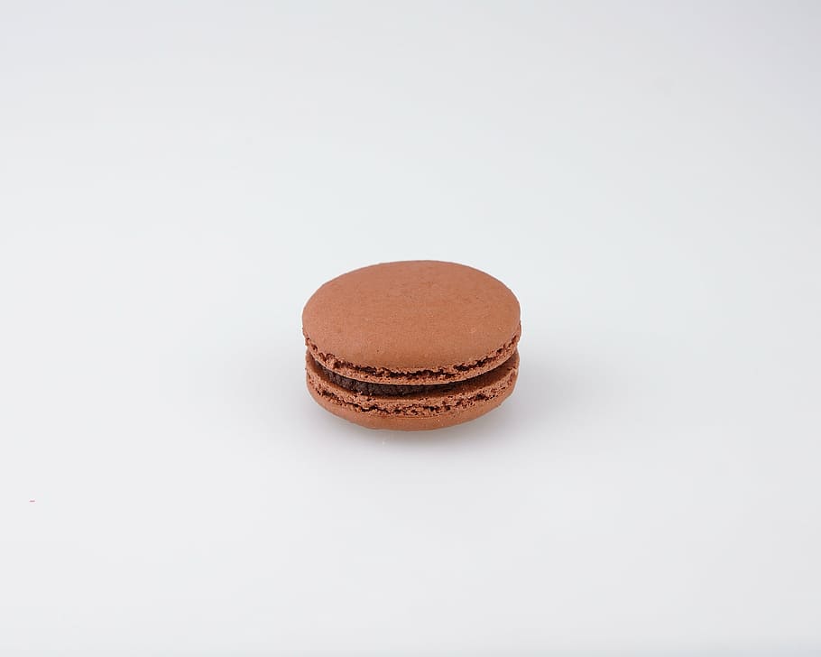 macaron on white surface, macaroon, confectionery, cookies HD wallpaper