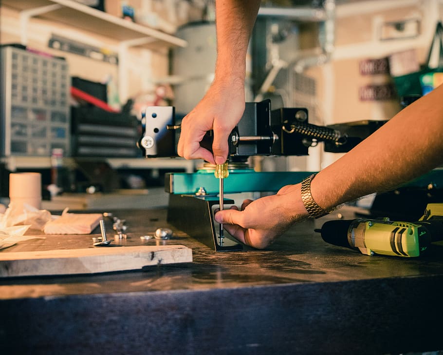Workbench, person using gray steel screwdriver, garage, hard HD wallpaper
