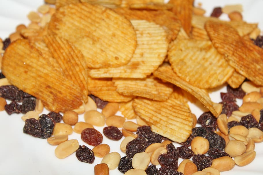 snacks, potato chips, raisins, peanuts, food and drink, dried food HD wallpaper