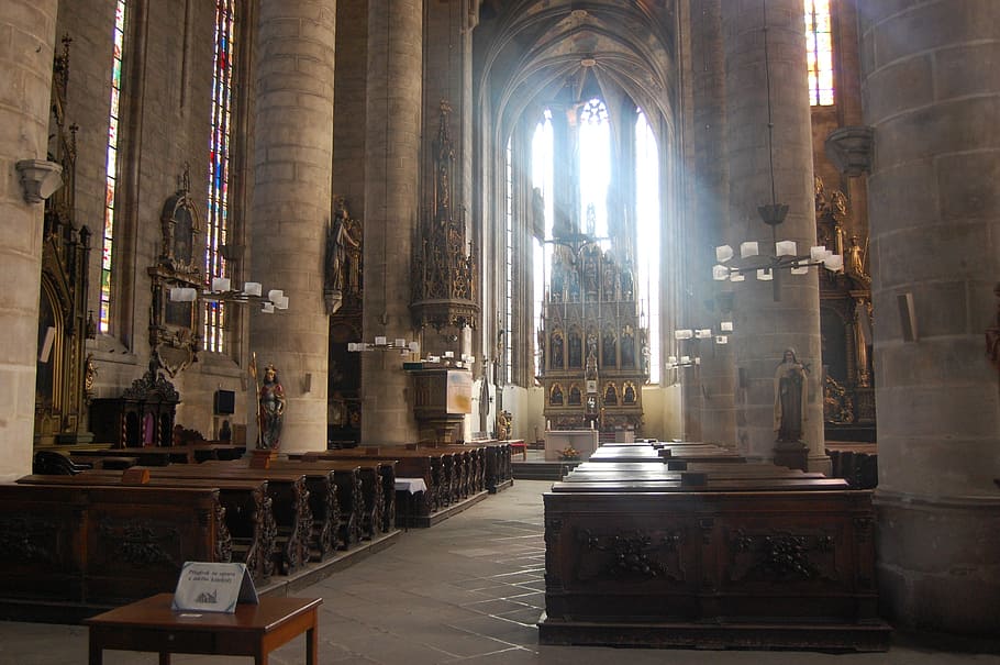 church, inside, light, columns, stained glass window, pray HD wallpaper