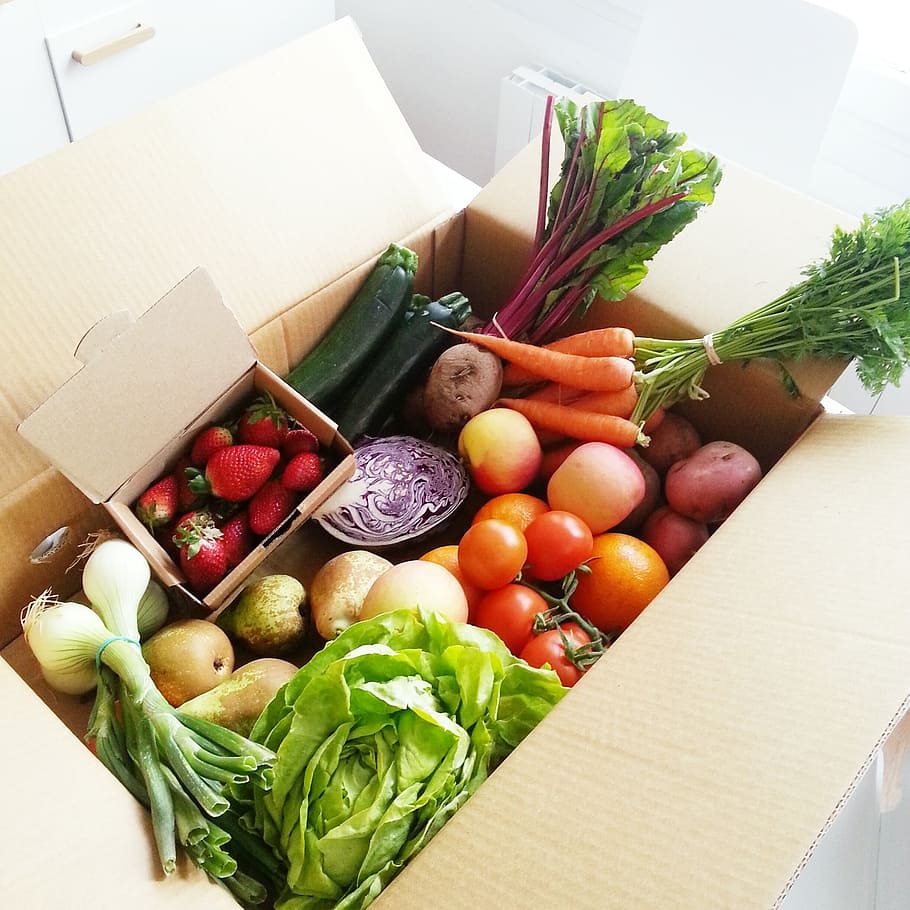 variety of vegetables in box, fruit, tomato, carrot, strawberries HD wallpaper