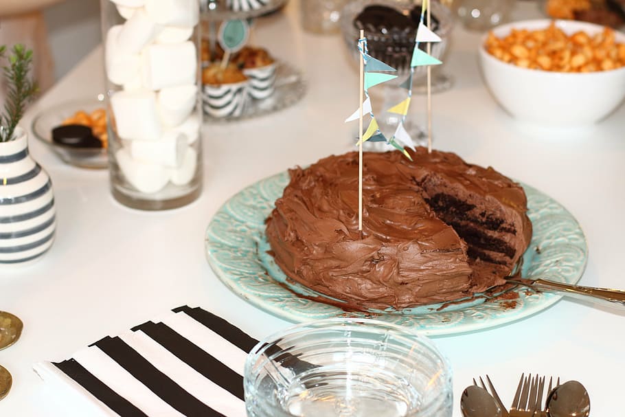 chocolate, cake, marshmallows, glass, cutlery, cake server HD wallpaper