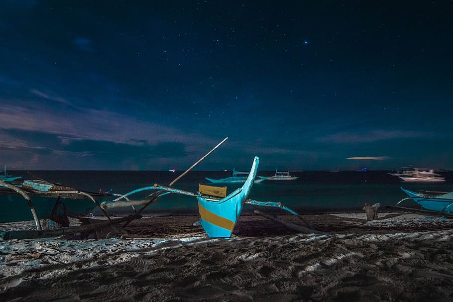 canoe boats near seashore during night, blue boat docked on seashore under nighttime HD wallpaper