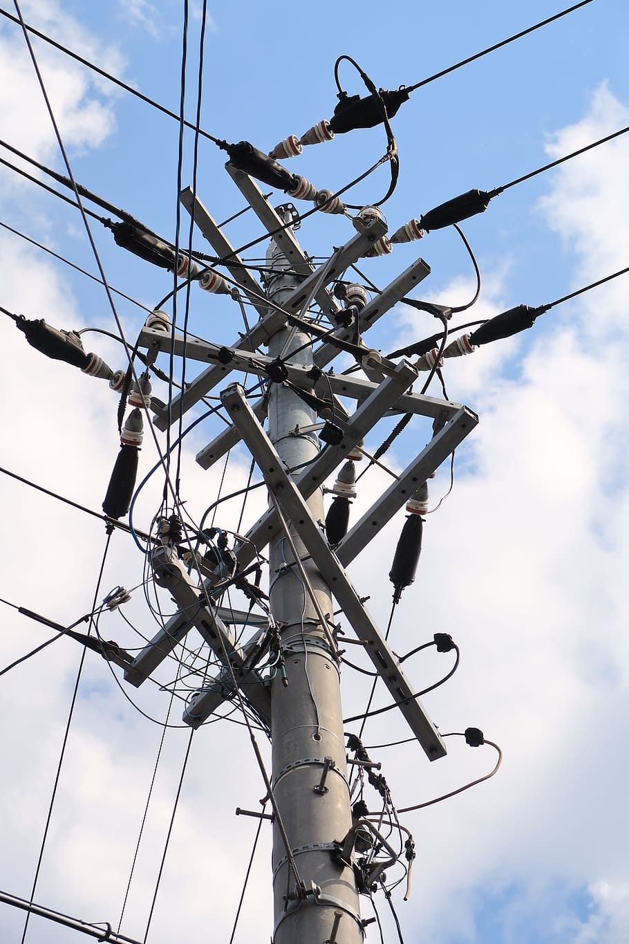 Telephone pole. Телефонный столб. Старые Телефонные столбы. Корзина на ЛЭП. Вспомогательные столбы под ЛЭП.