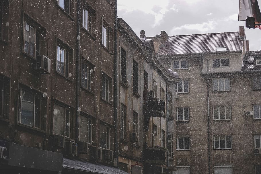 landscape photography of brown apartment during snow, architecture HD wallpaper