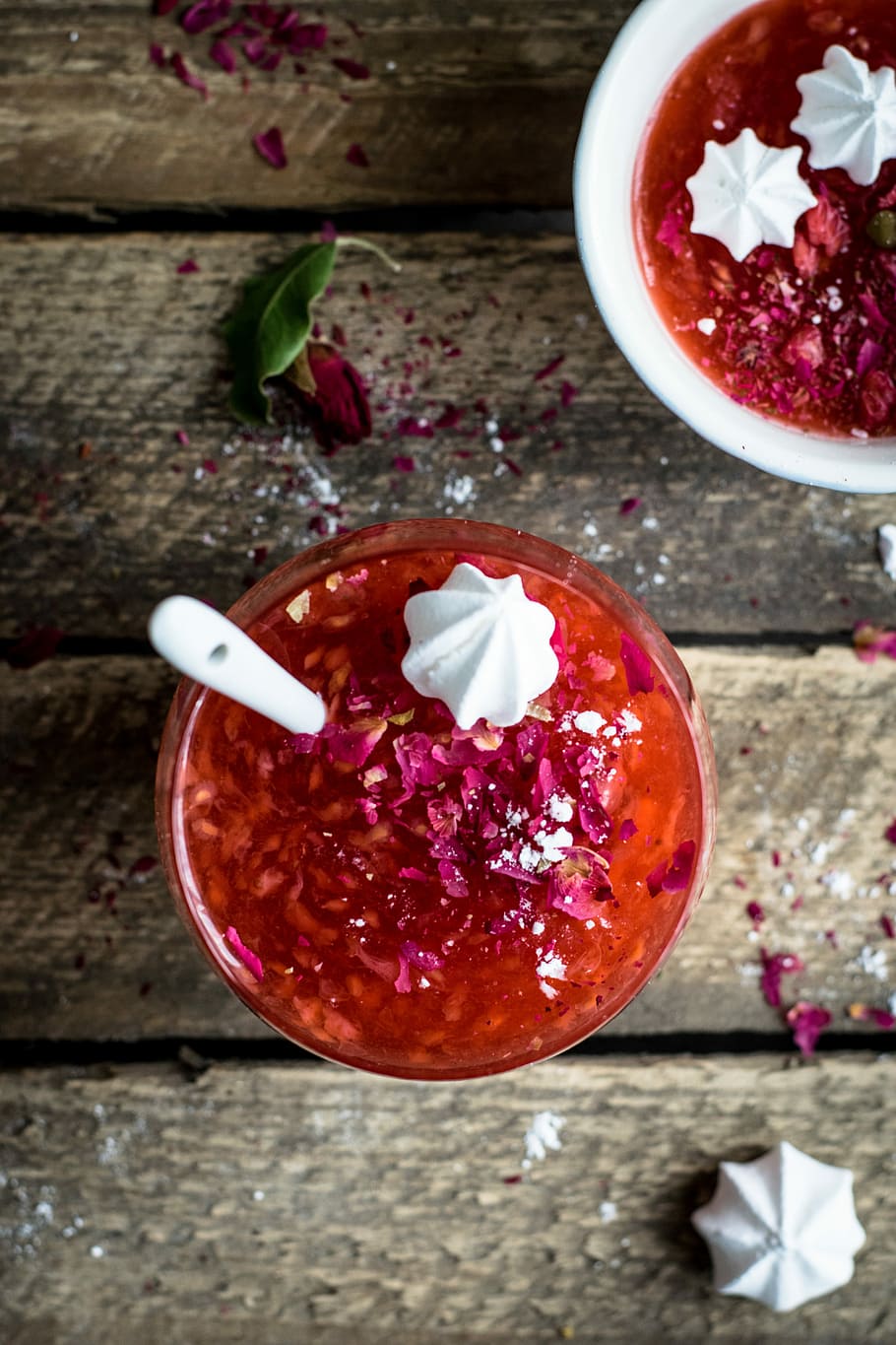 red sauce in clear glass bowl with white spoon, bowl of dessert HD wallpaper