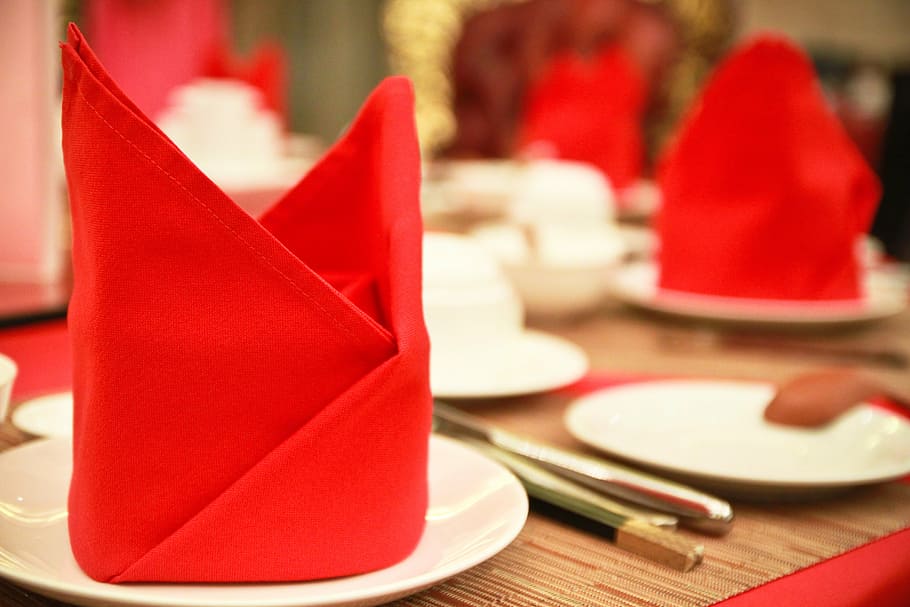 selective focus photography of red table cloth on white ceramic plate HD wallpaper