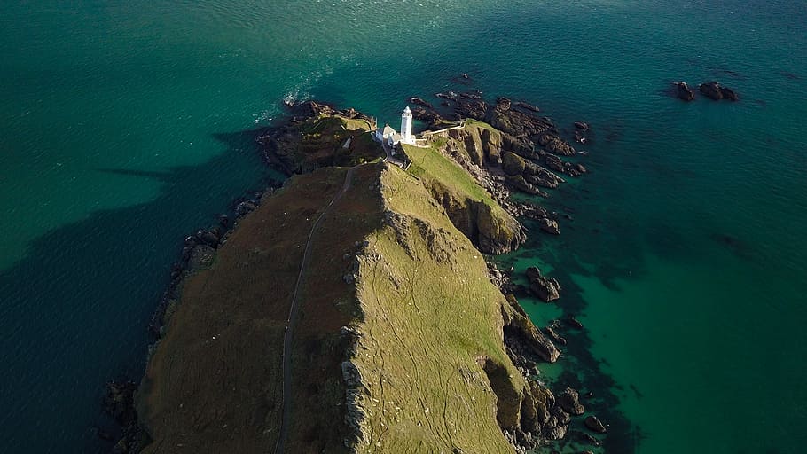 bird's-eye view of lighthouse, aerial view of island near body of water HD wallpaper