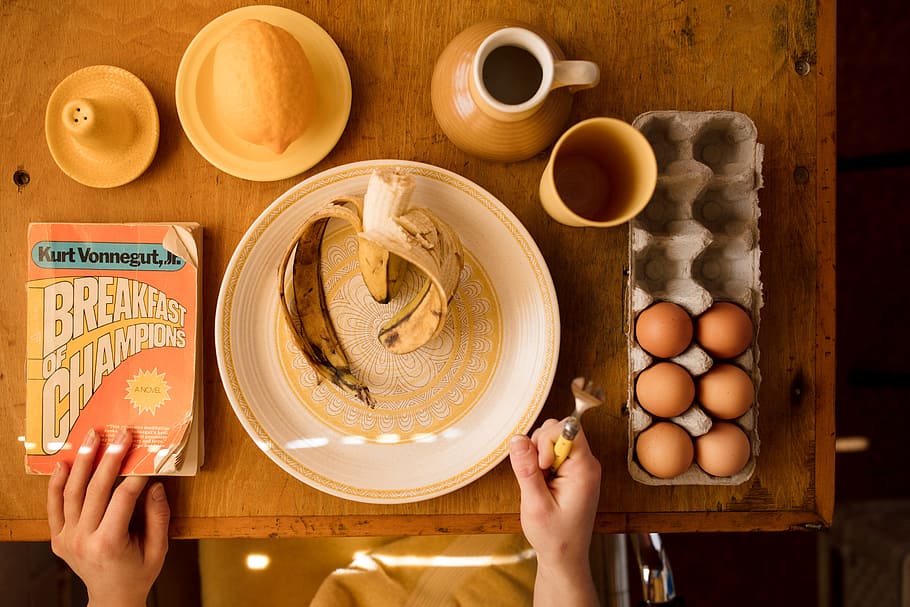 plate with banana and tray of eggs on table, banana fruit on white and yellow plate beside brown eggs HD wallpaper