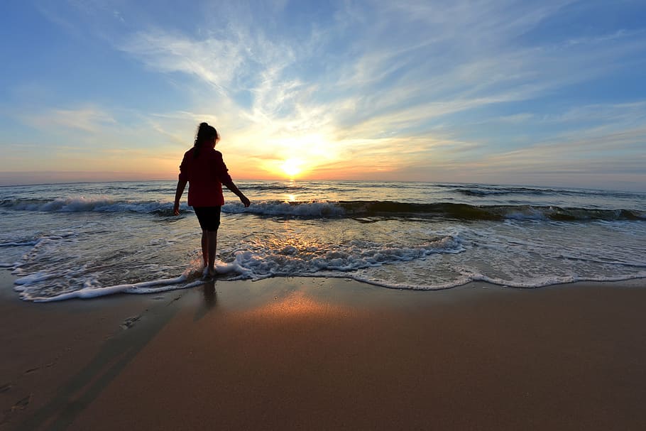 person walking on seashore, sunset, ocean, beach, water, clouds HD wallpaper