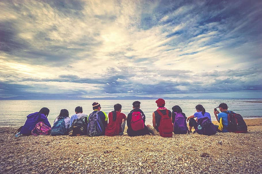 group of people in front of beach shore during daytime, kids HD wallpaper