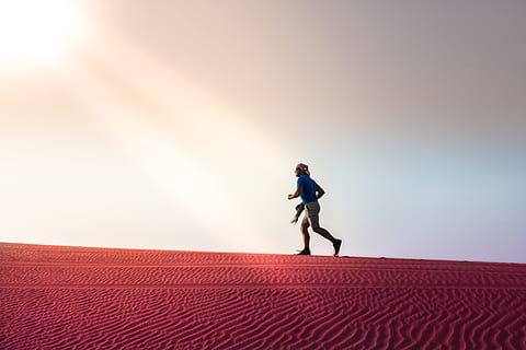 man running on desert during daytime, abu dhabi, sun, nature HD wallpaper
