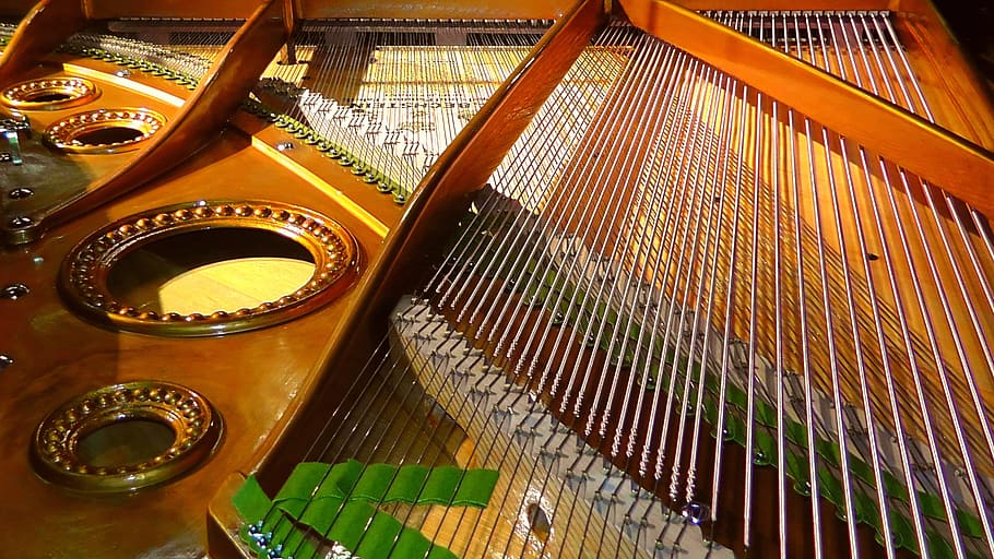 macro photography of brown string instrument, piano strings HD wallpaper