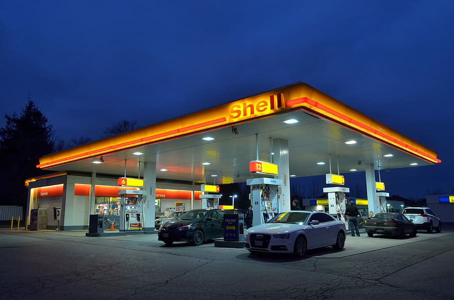 four cars at the Shell gasoline station, gas station, oil industry