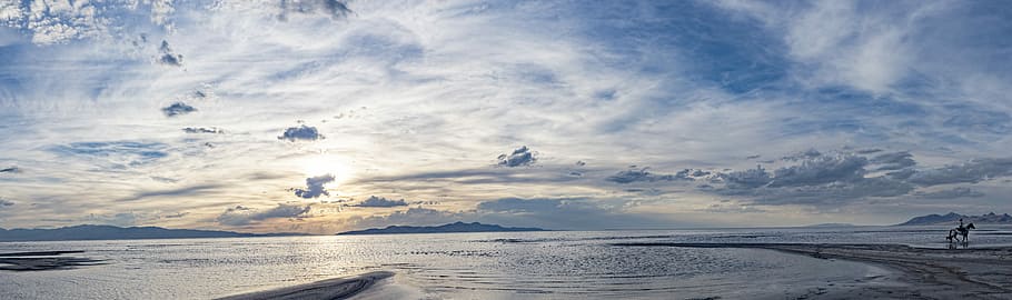 body of water under cloudy sky, landscape photo of beach, sea HD wallpaper