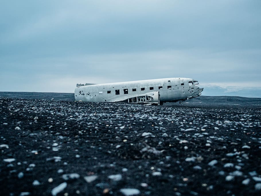 photo of a wreck passenger plane, abandoned, airplane, transportation HD wallpaper