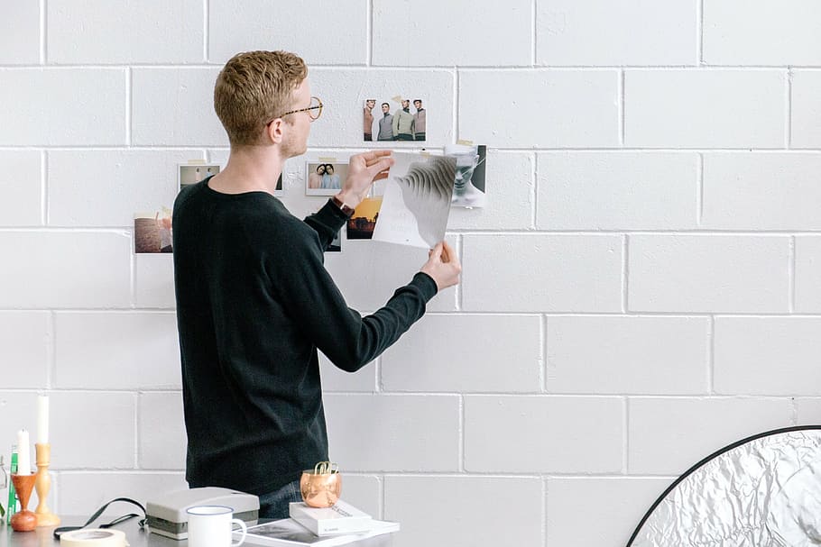 man posting wall art on white wall, black, long, sleeve, shirt, HD wallpaper