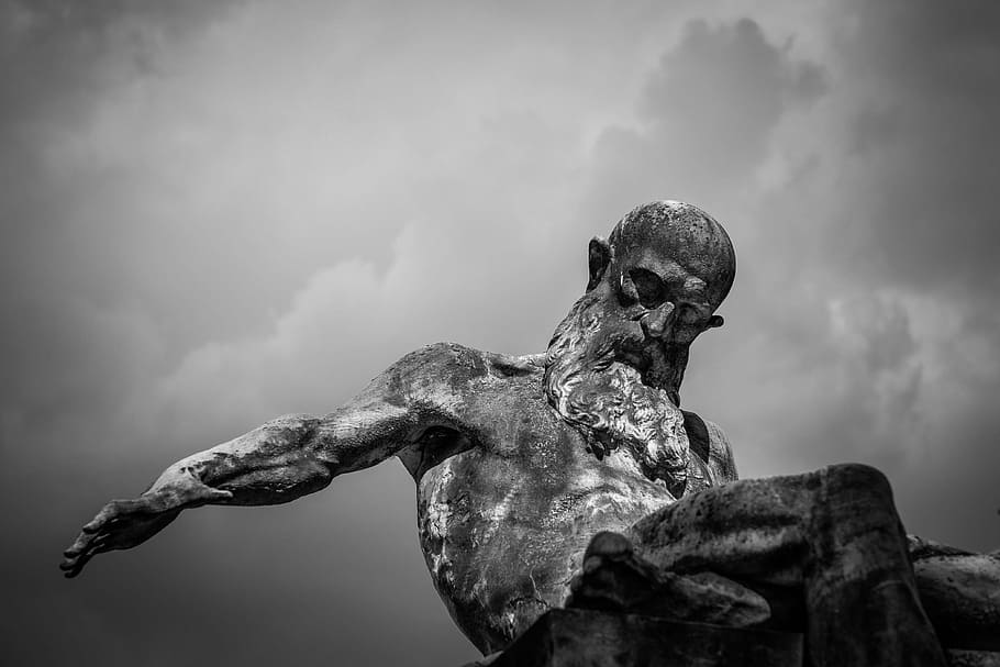 grayscale photo of concrete statue of man, cloudy, overcast HD wallpaper