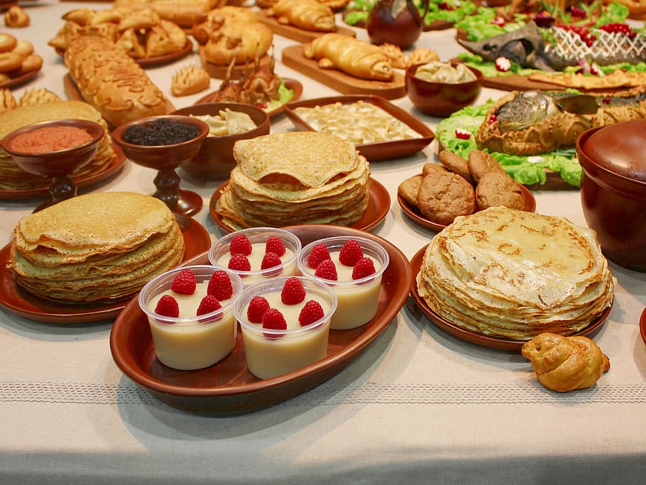 sweet pastry on tabletop, carnival, pancakes, desserts, treats HD wallpaper