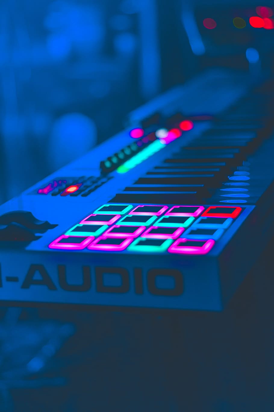 turned on electronic keyboard, M-audio synthesizer, buttons, light, HD wallpaper