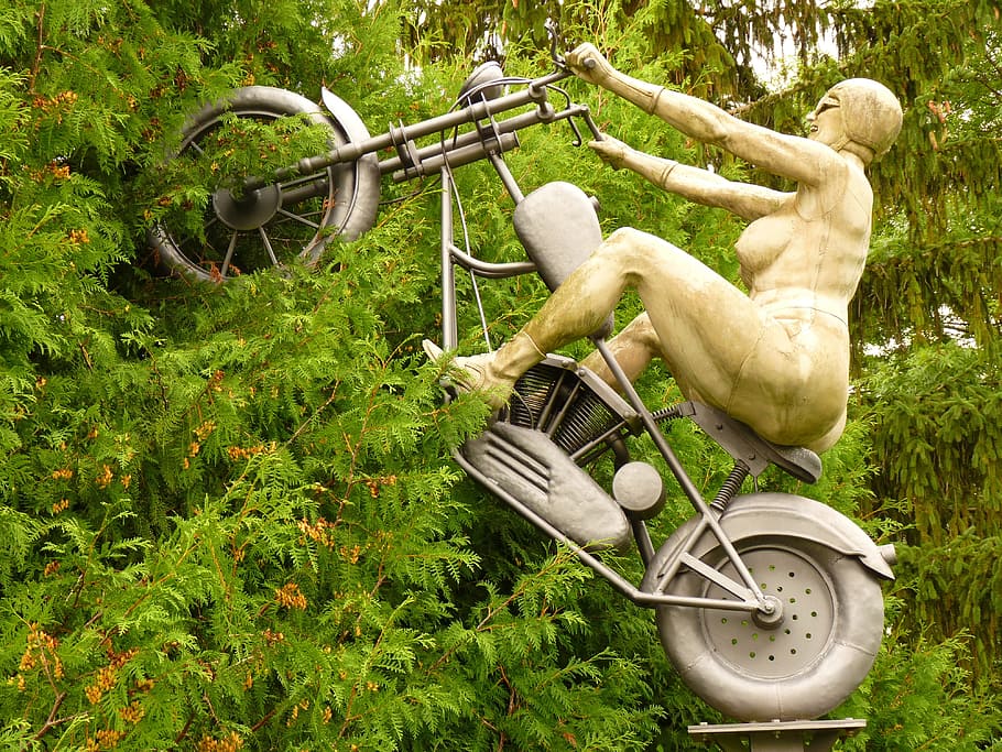 motorcycle, sculpture, rockerbraut, peter lenk, plant, grass