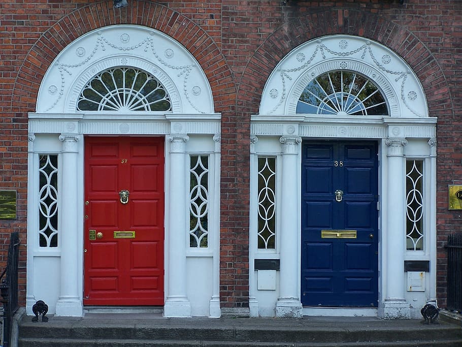 two red and blue wooden door close near gray concrete pavement at daytime HD wallpaper
