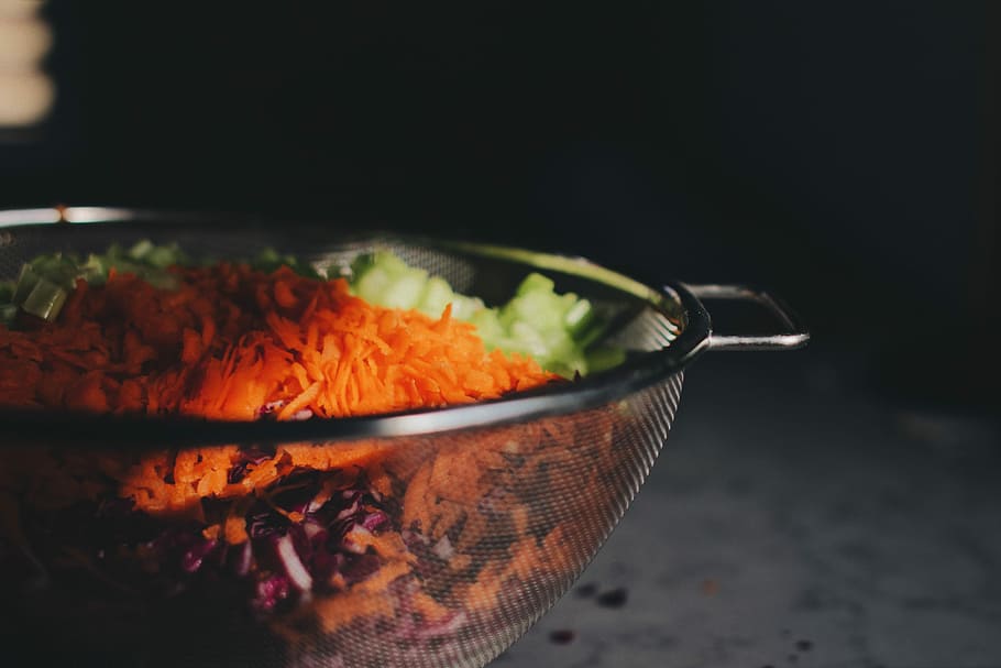 chopped vegetables on gray steel strainer, vegetable on gray colander HD wallpaper