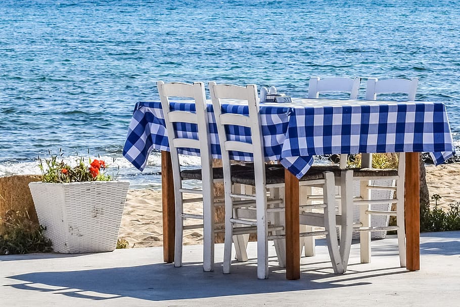 blue and white plaid table cloth on brown wooden table, chairs HD wallpaper