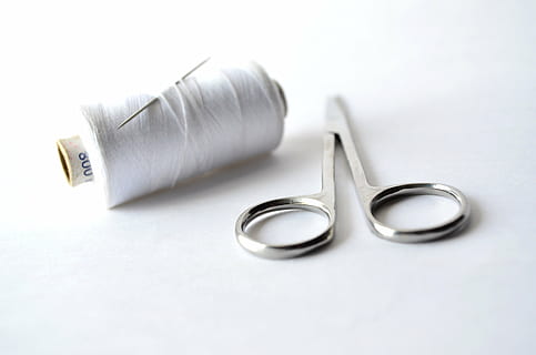 white thread and scissors, tailor, sewing, craft, needle, tailoring HD wallpaper