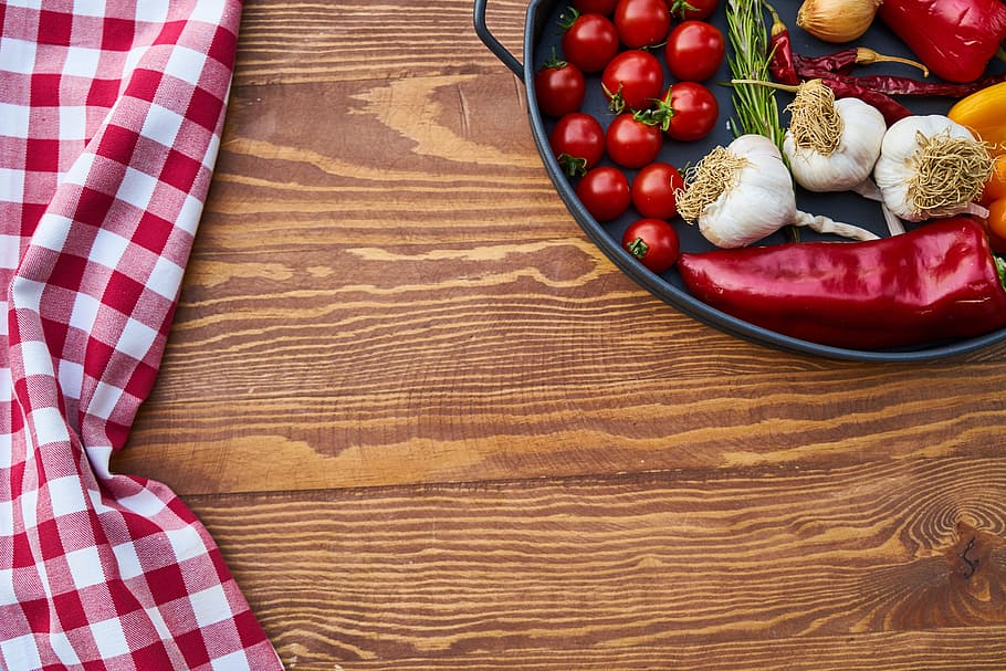 tray filled with tomato, chili, onion, and garlic, pepper, nutrition HD wallpaper