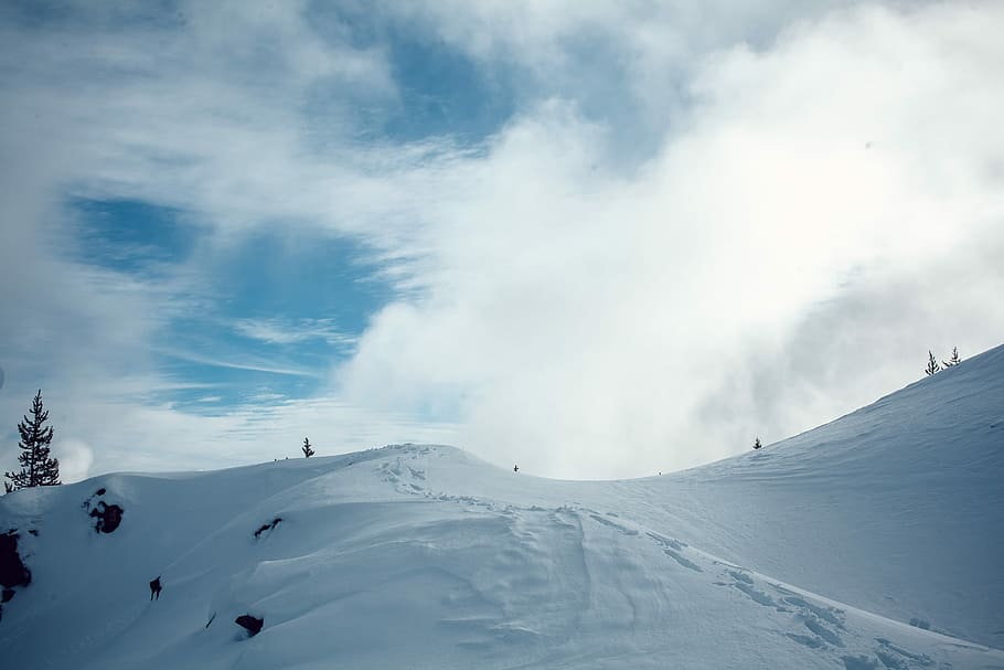 mountain covered with snow, snow-covered hill during daytime HD wallpaper