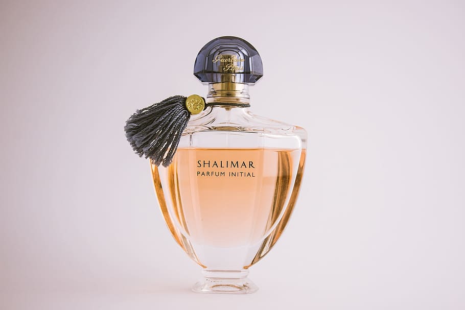 Shalimar parfum initial fragrance bottle with white background, HD wallpaper