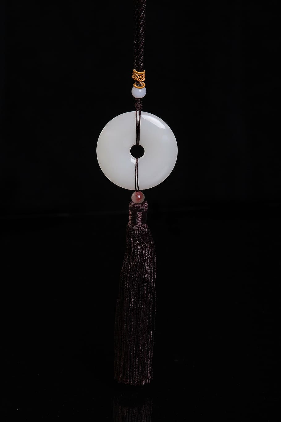 jade, peace buckle, nest interference, hanging, indoors, no people HD wallpaper
