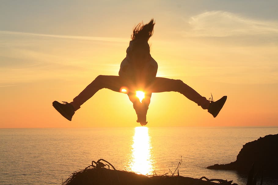 backlight, silhouette, sunset, jump, sky, water, sea, sunlight HD wallpaper