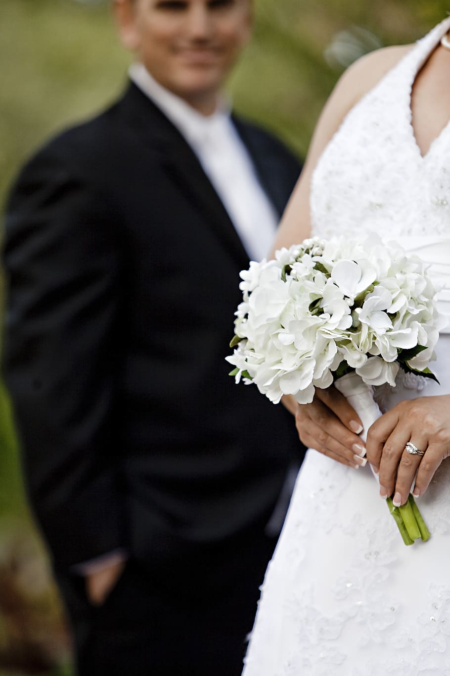 woman holding white hydrangea flower bouquet, wedding, bride HD wallpaper