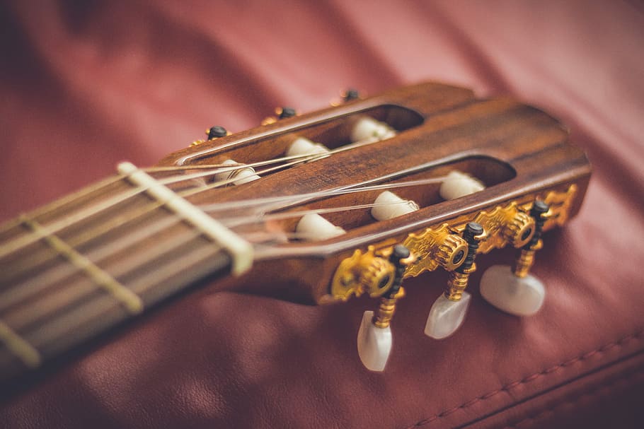 macro shot photography of brown classical guitar headstock, brown guitar headstock, HD wallpaper