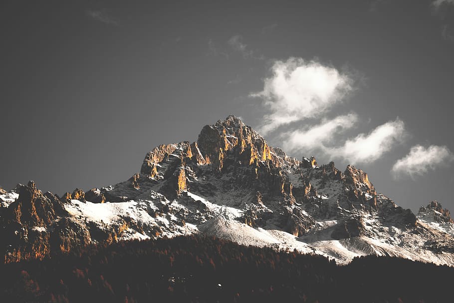 snow-covered mountain under cloudy sky during daytime, landscape photograph of mountain HD wallpaper