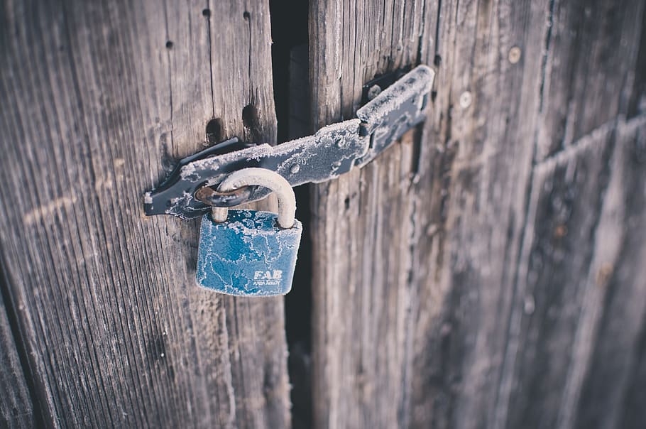 closeup photography of blue and gray Fab padlock at daytime HD wallpaper