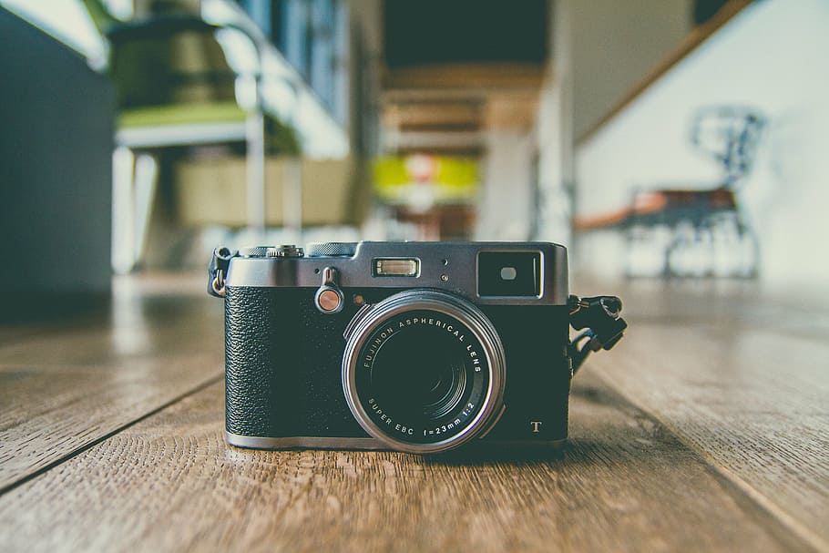 close-up photo of black and gray camera on brown panel, lens HD wallpaper