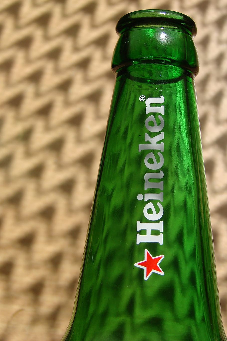 heineken, beer, bottle, logo, green, rays, shadows, green color, HD wallpaper