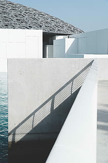 concrete pavement near body of water, white concrete wall, building HD wallpaper