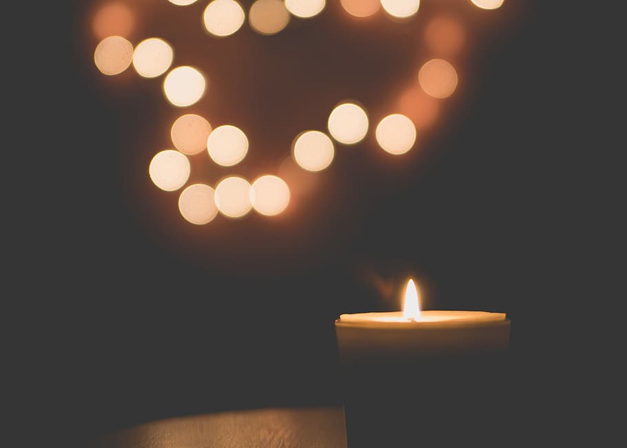 candle in bokeh effect, bokeh photography of lighted candle, lights HD wallpaper