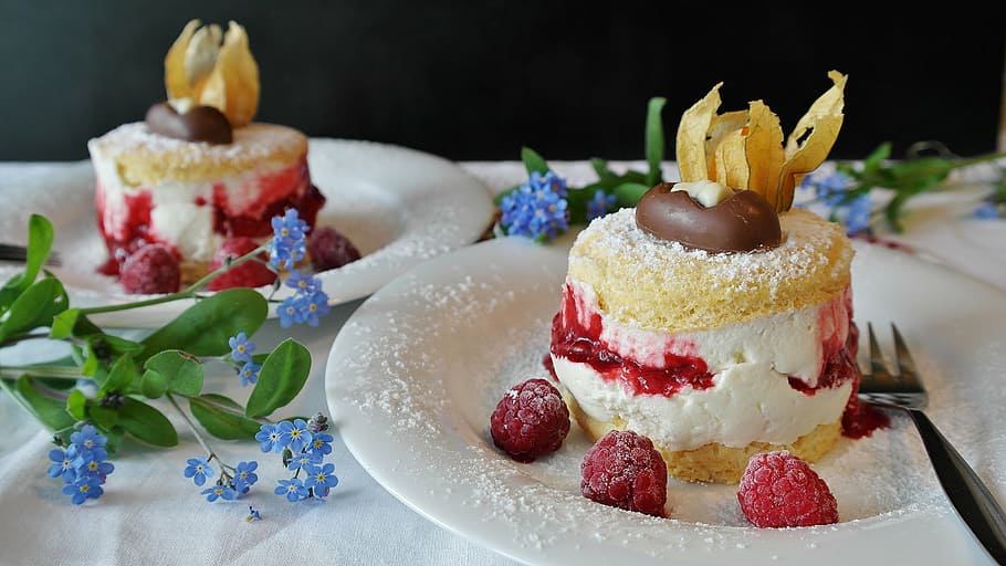two cakes with chips and strawberries, bisquit, cake cuts, raspberries HD wallpaper