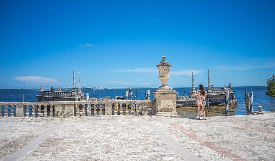 woman standing on baby near body of water during daytime, Vizcaya, HD wallpaper
