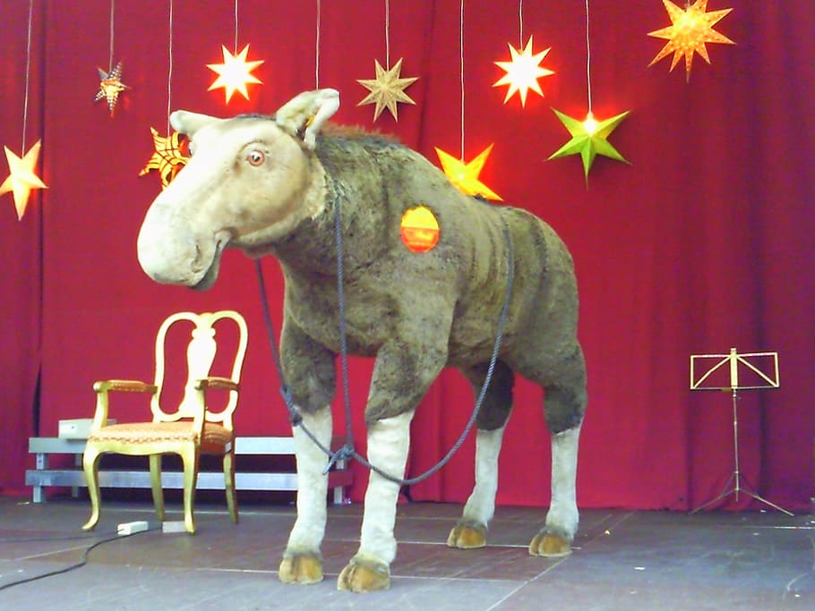 Moose, Elk, Soft Toy, Stage, Performance, prop, entertainment HD wallpaper
