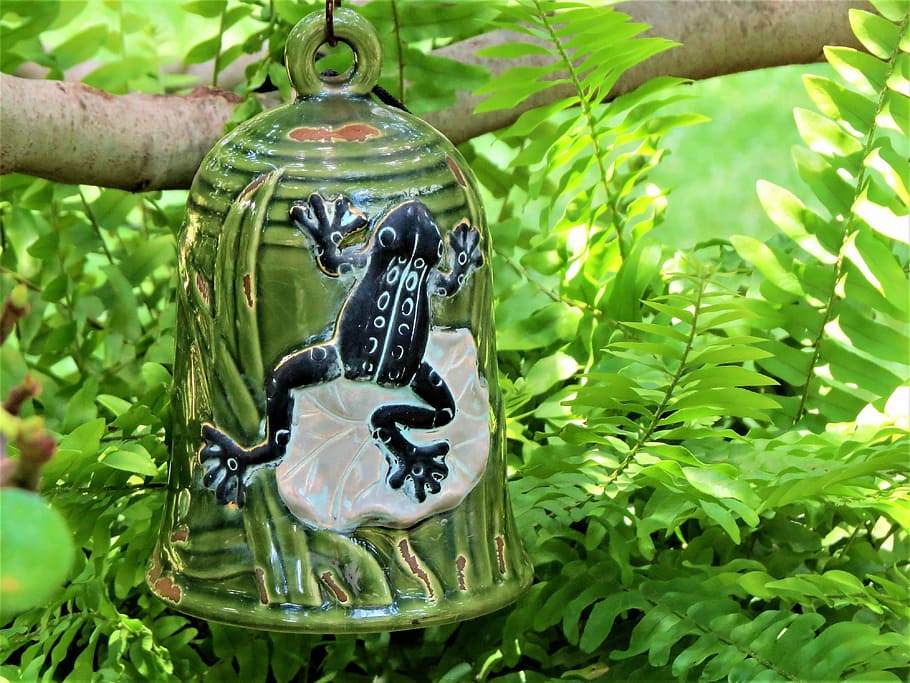 ceramic bell, green, yard art, tree, outside, animal, animal themes HD wallpaper