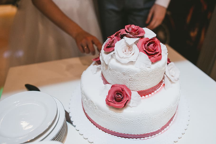 closeup photo of 2-tier cake with flower accent, tasty, wedding HD wallpaper