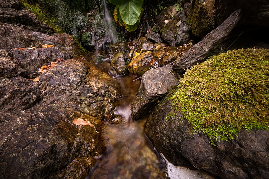 Brown Stone With Green Grass, boulder, moss, river, rocks, stones HD wallpaper
