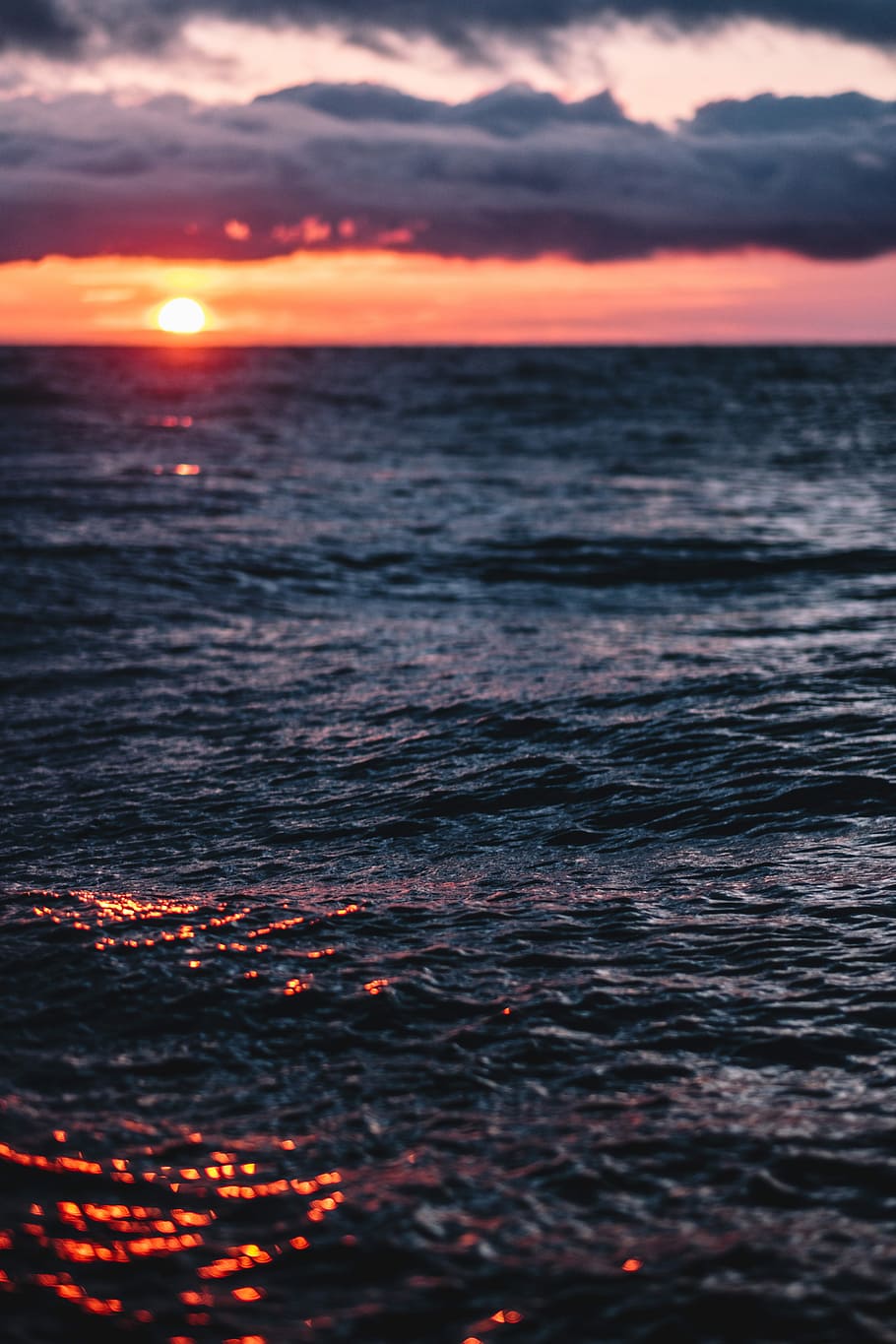body of water in golden hour background, golden hour near sea HD wallpaper